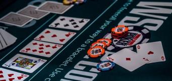 Wie schlagen sich Asse in einem Multiway-Pot?