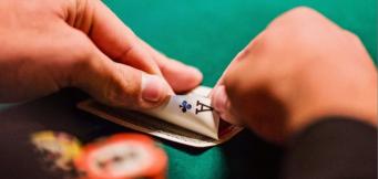 Tells beim Online Poker: 7 Schlüsselkonzepte, die Sie kennen sollten!